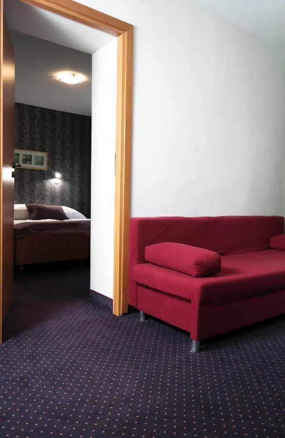 Hotel George Nadarzyn Luaran gambar