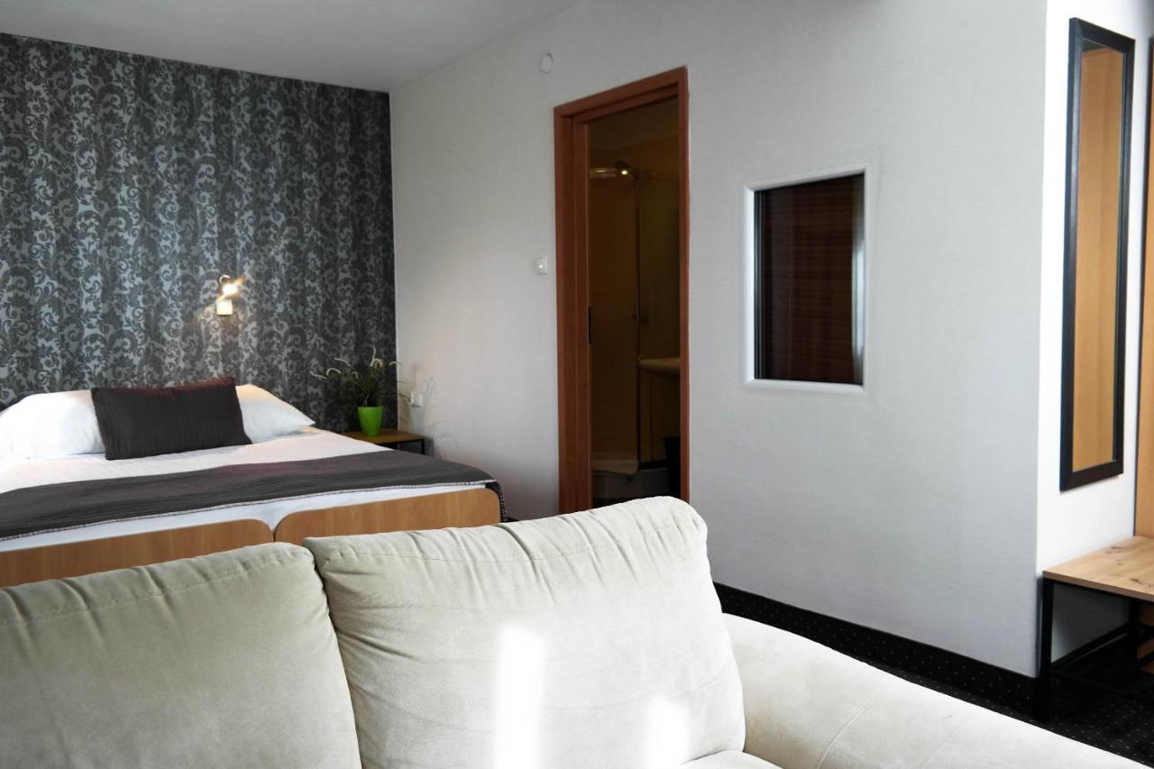 Hotel George Nadarzyn Luaran gambar